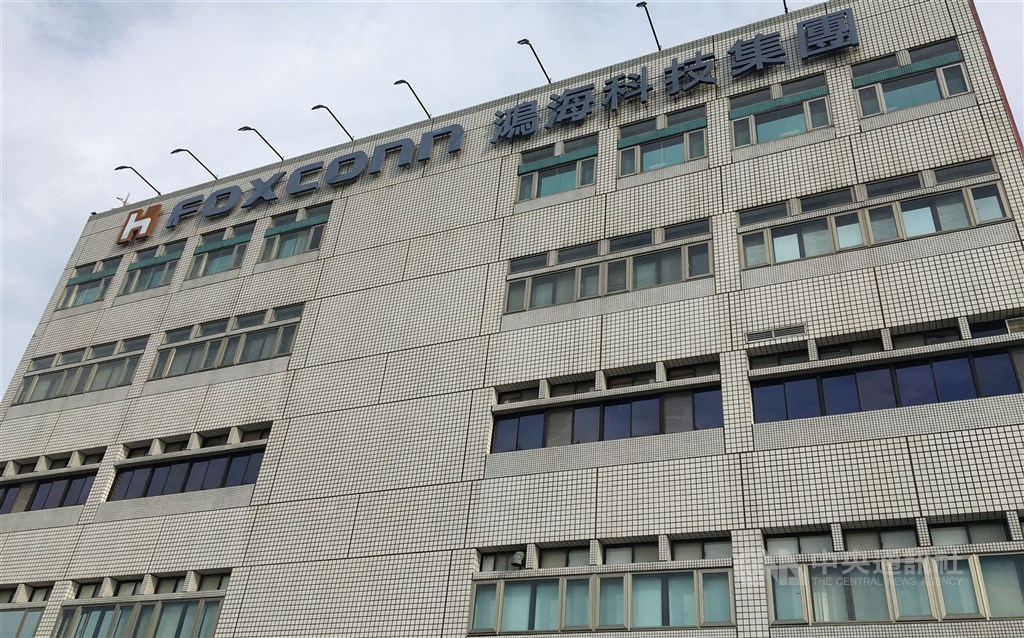 Hon Hai Sales Rose 40% on AI Demand but Consumer Electronics Fell Slightly
