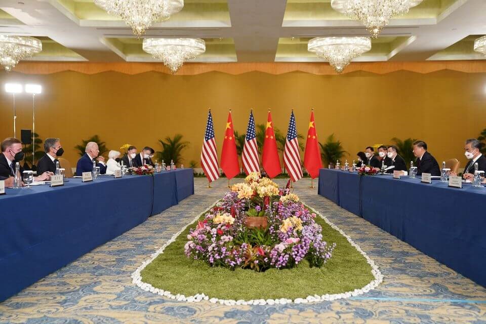 United States President Joe Biden (third left) hold a meeting with Chinese President Xi Jinping (習近平, second right) on the island of Bali. Photo: Reuters