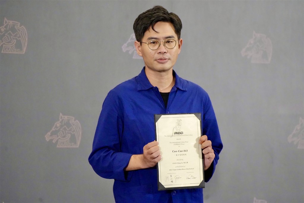 Taiwanese director Chan Ching-lin (詹京霖) accepts the Taipei Golden Horse Film Festival