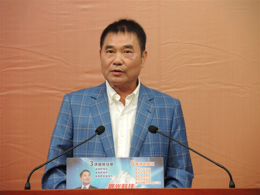 Independent Chung Tung-chin underscores the development of tourism and technology in his policy presentation on Friday. Photo courtesy of Miaoli County Election Commission Nov. 18, 2022