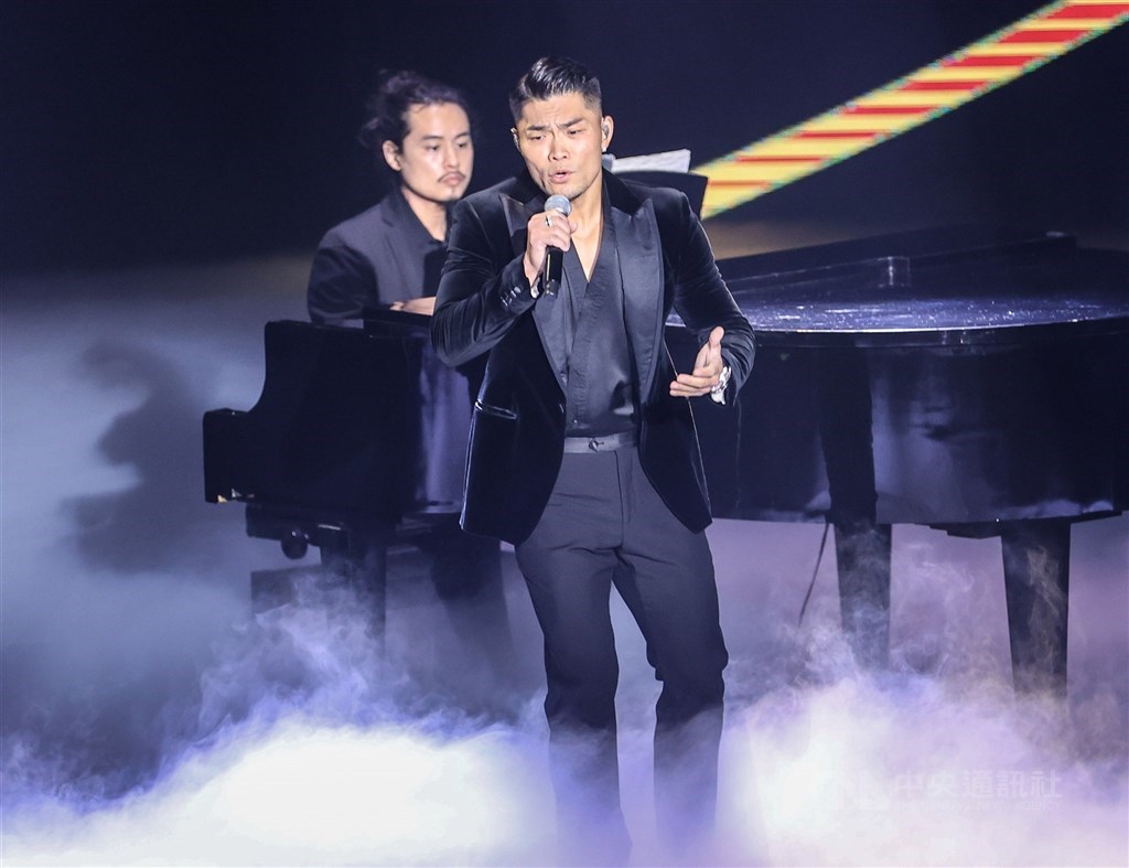 Singer Nicky Lee (front) performs songs, including "I Will Always Love You," during the "In Memoriam" segment of the ceremony. CNA photo Nov. 19, 2022