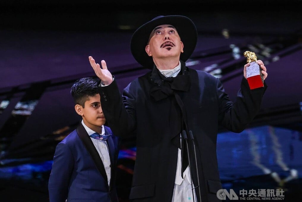 Anthony Wong (right) concludes his award acceptance speech by looking up and simply saying "Thank..." with his young co-star Sahal Zaman behind him at the Golden Horse Awards ceremony in Taipei Saturday CNA photo Nov. 21, 2022