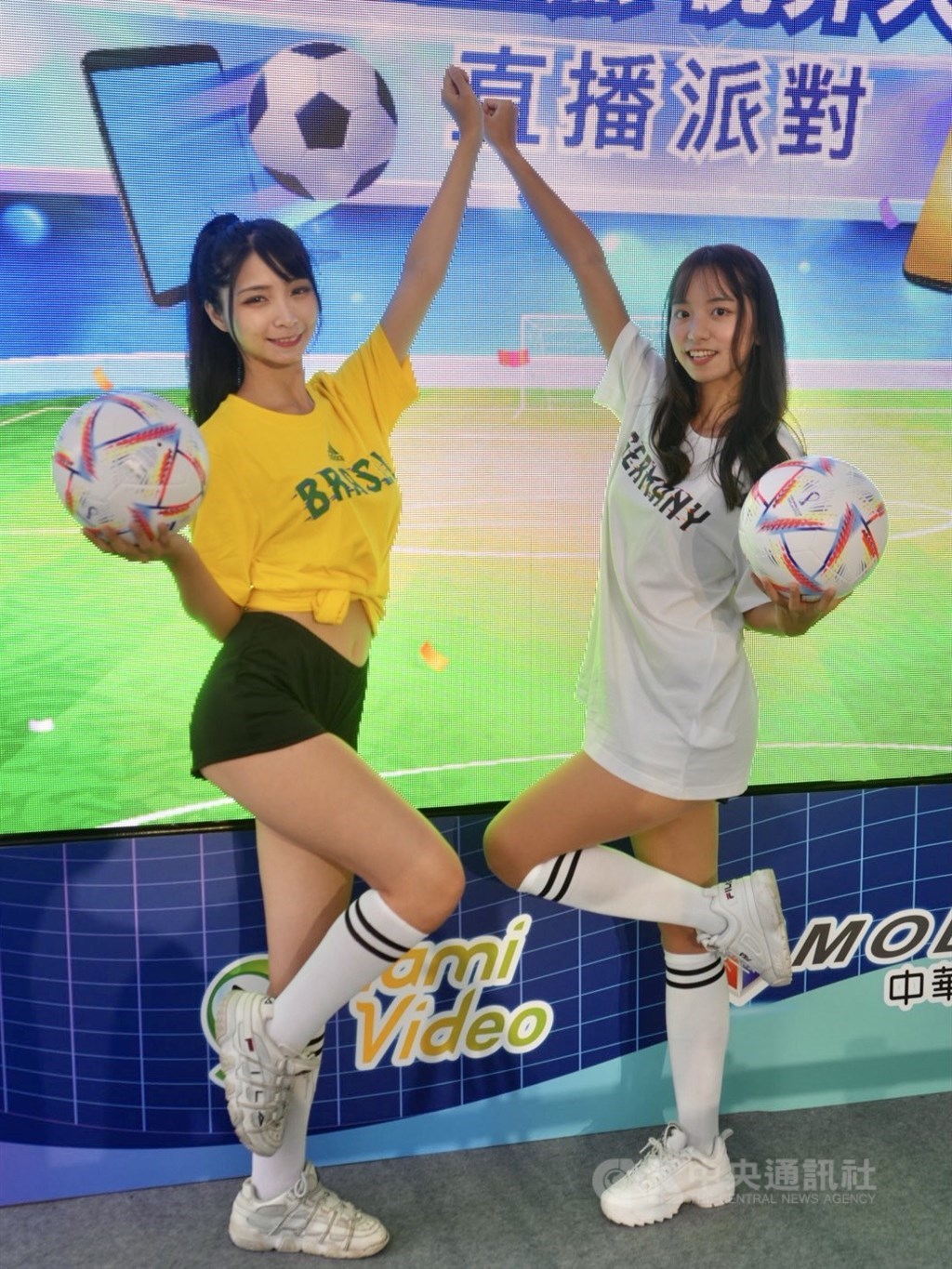 Soccer fans pose for photos in front of the giant screen before the Argentina and Saudi Arabia match. CNA photo Nov. 22, 2022