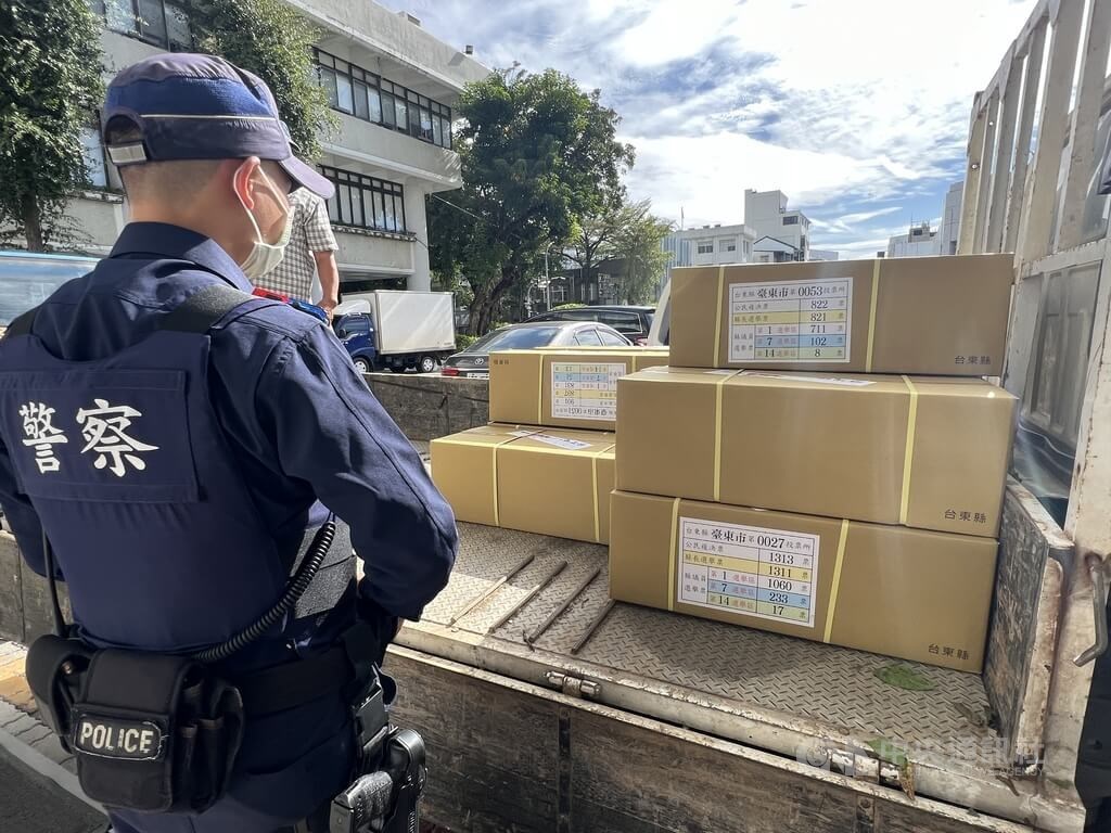 An armed policeman guards boxes of ballot papers set to be delivered to Green Island and Orchid Island, outside the offices of Taitung County Election Commission on Wednesday. CNA photo Nov. 23, 2022