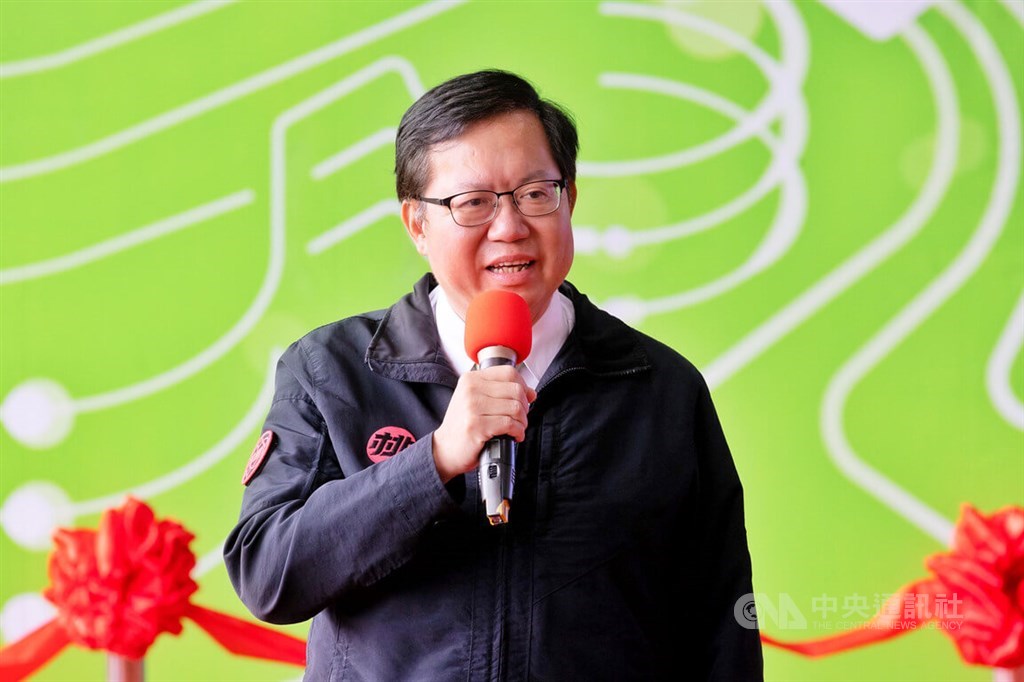 Taoyuan Mayor Cheng Wen-tsan speaks at the opening of a logistics facility of state-run Chunghwa Post in the city Friday morning, before he was notified about NTU
