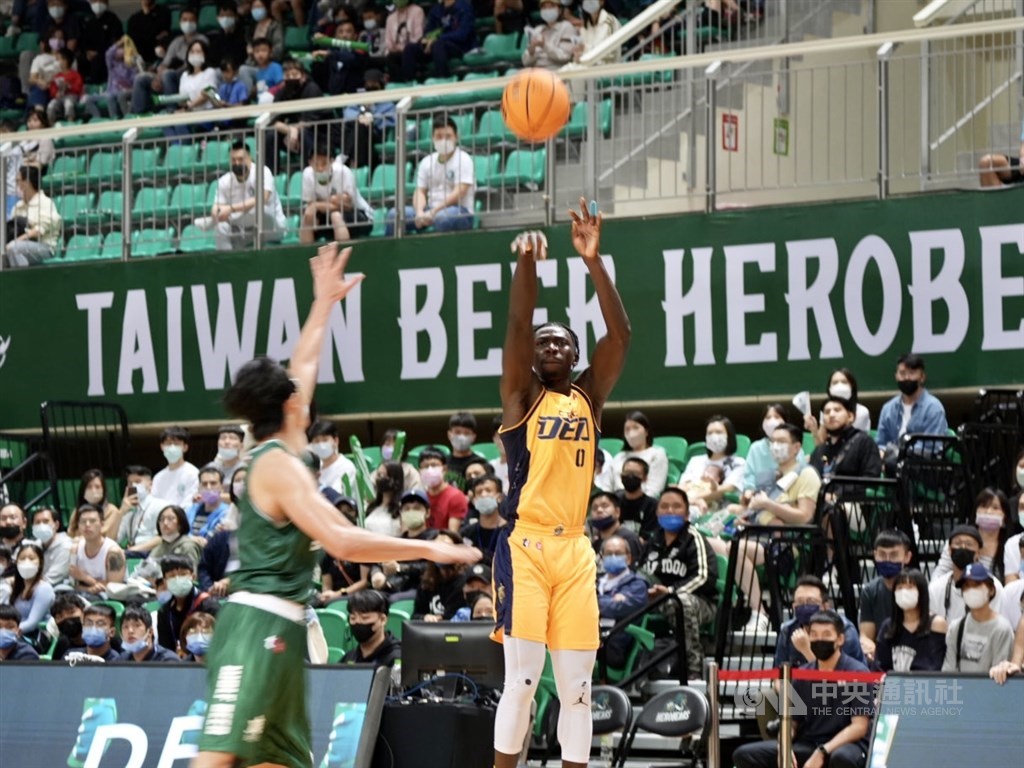 DEA small forward Abbasi shoots from the perimeter. CNA photo Dec. 3, 2022