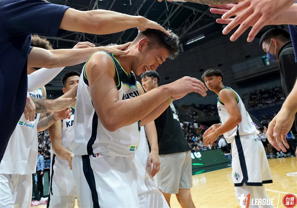 Kaohsiung Aquas bag another win, poised to secure season's top