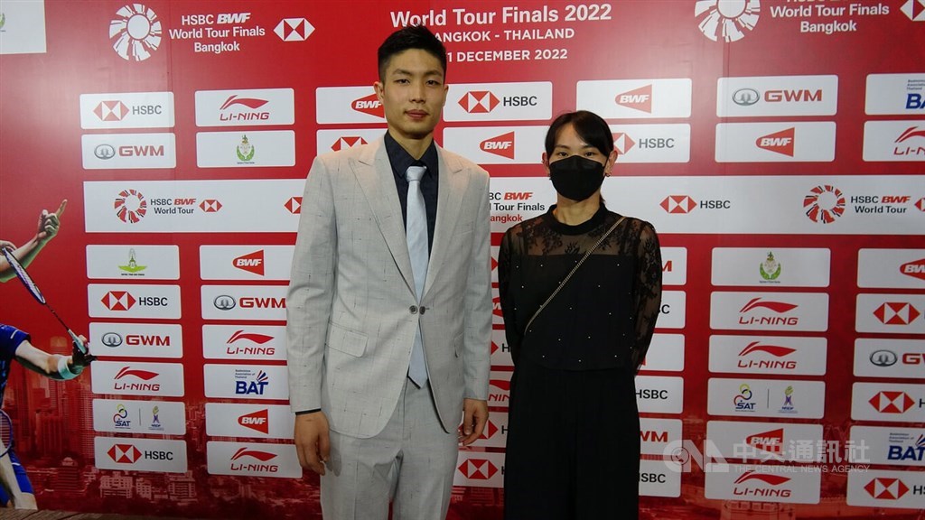 Taiwanese badminton players Chou Tien-chen (left) and Tai Tzu-ying attended the HSBC BWF World Tour Finals gala dinner in Bngkok, Thailand on Monday evening. CNA photo Dec. 5, 2022