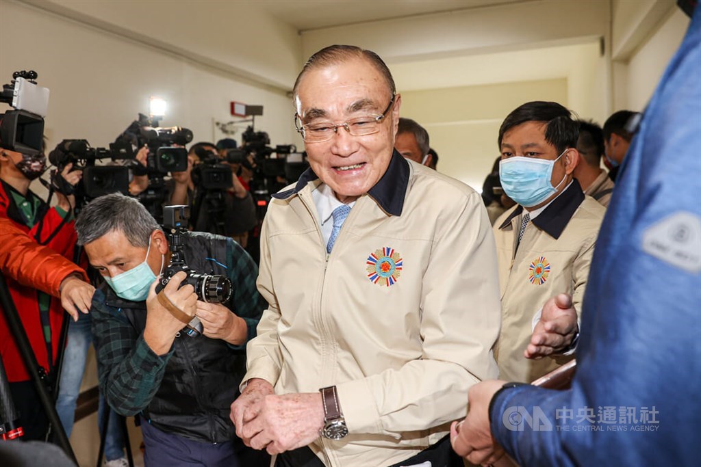 Ex-defense chief Feng expresses opposition to Songshan Airport closure - Vimarsana News
