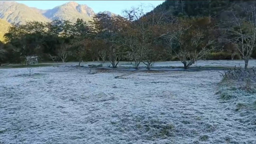 The grounds at Wuling Farm is seen covered in snow on Dec. 10. The farm first experienced snow on Dec. 10 after temperatures dropped drastically at some high-altitude places on the island. Photo courtesy of Wuling Farm Dec. 10, 2022