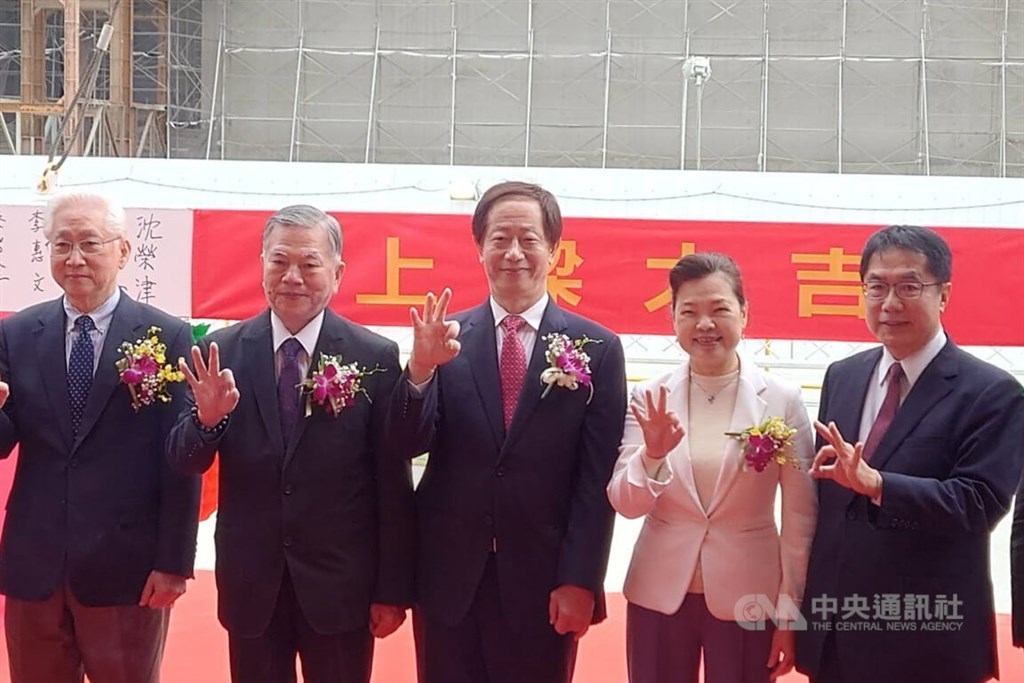 TSMC Chairman Mark Liu (center). CNA photo Dec. 29, 2022
