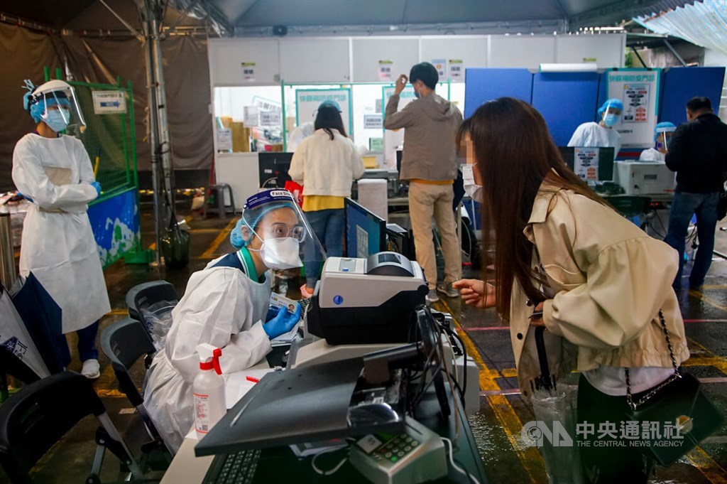 A woman collects a prescription at a makeshift COVID-19 clinic outside a hospital in Taipei on May 27, when Taiwan reported 94,855 new infections of the disease -- the highest recorded in the country since the pandemic began in early 2020.