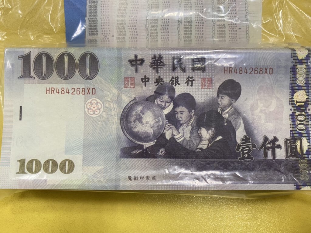 over-100-nt-1-000-counterfeit-banknotes-seized-from-car-in-taoyuan