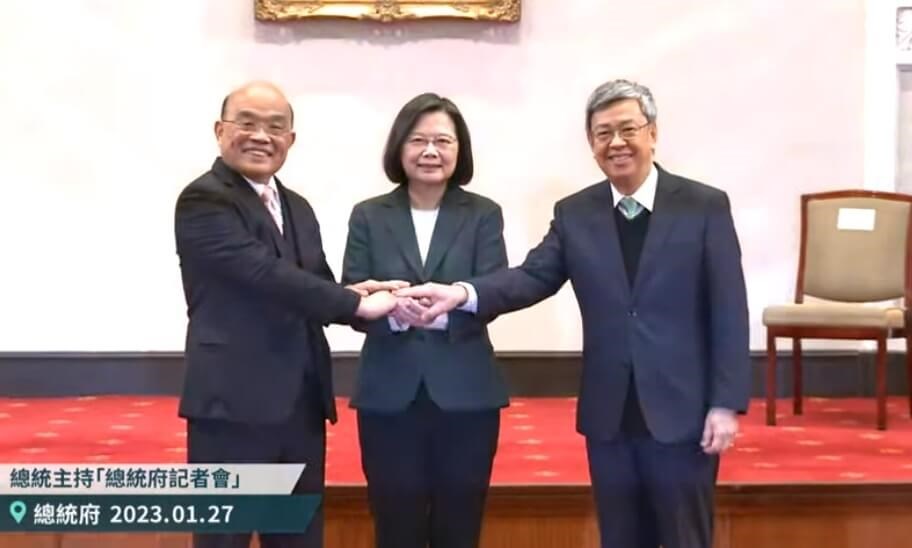 Outgoing Premier Su Tseng-chang, President Tsai Ing-wen, and former Vice President Chen Chien-jen (from left to right) at Friday