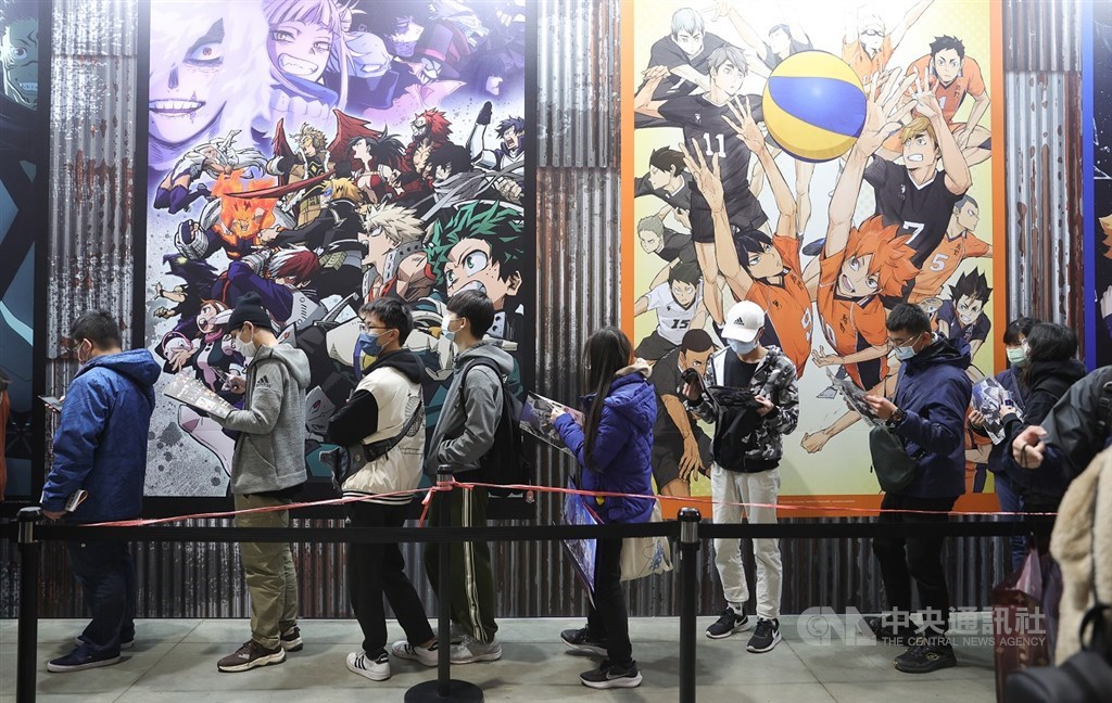 People line up for the Taipei International Comics and Animation Festival on Saturday. CNA photo Jan. 28, 2023