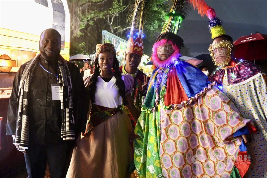 Saint Kitts and Nevis Ambassador to Taiwan Donya Francis (left). CNA photo Feb. 5, 2023
