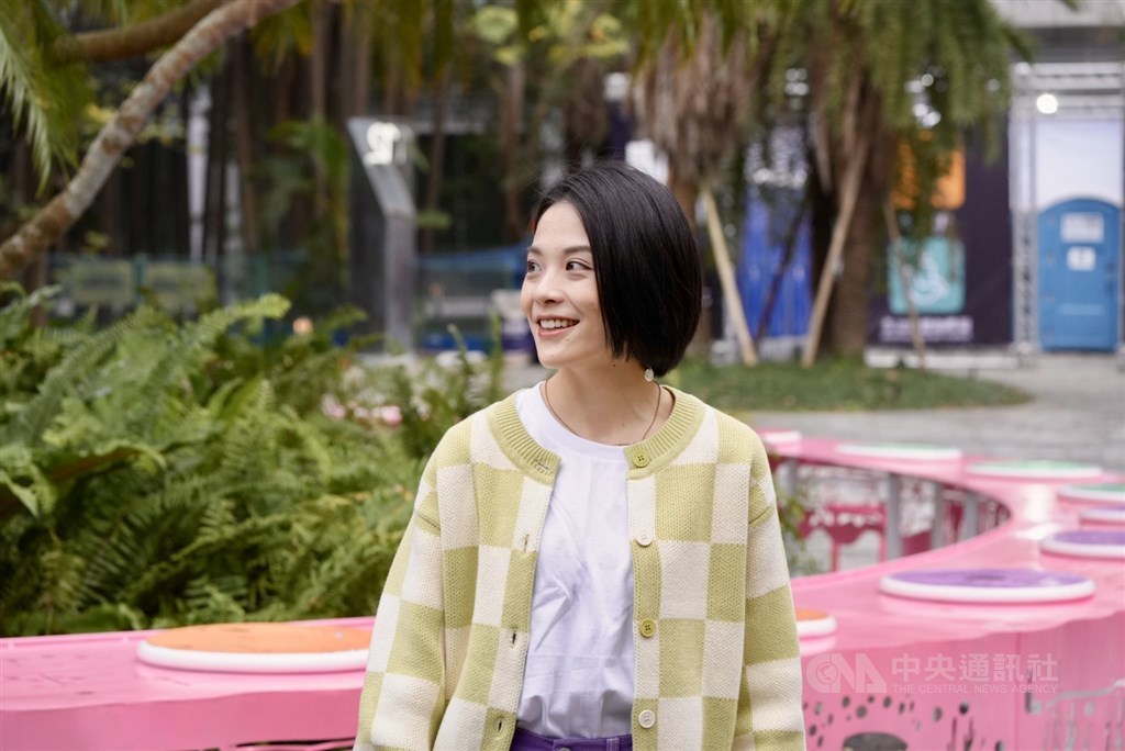 Taiwanese artist Cheng Jo-han with her work