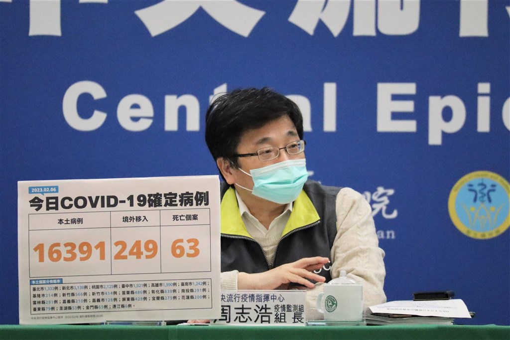 Centers for Disease Control Director-General Chou Jih-haw speaks at Monday