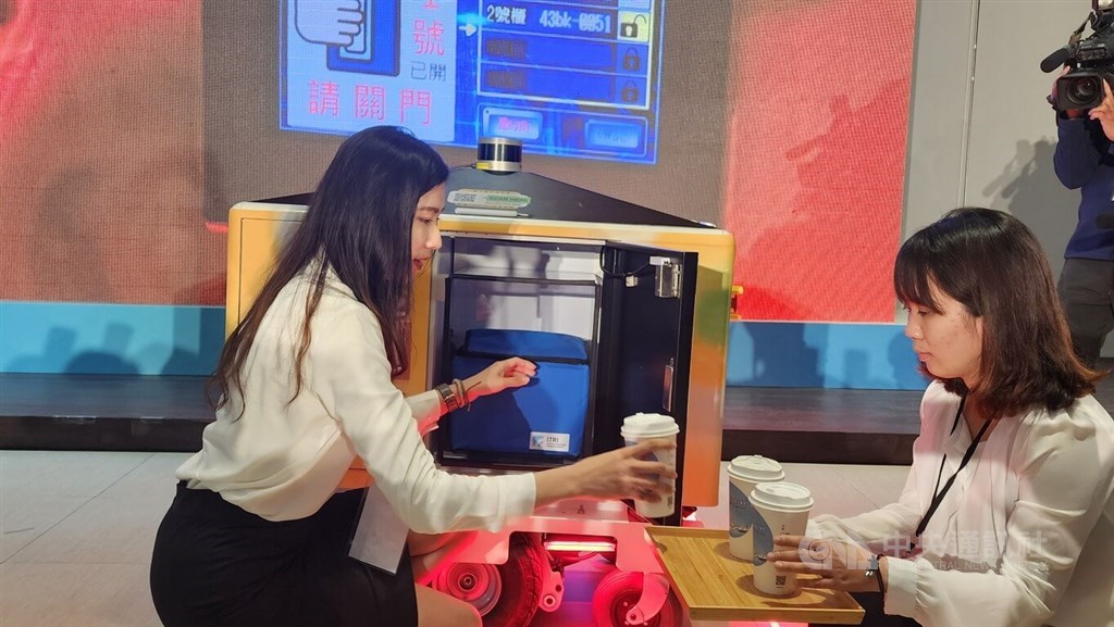 Landmark food delivery robot to be trialed in Kaohsiung next month - Vimarsana News