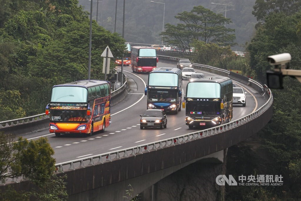 Traffic spikes seen on Taiwan's freeways as holiday starts - Vimarsana News