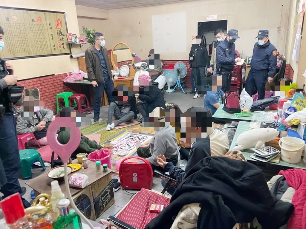11, including Thai migrant workers, arrested for gambling - Vimarsana News