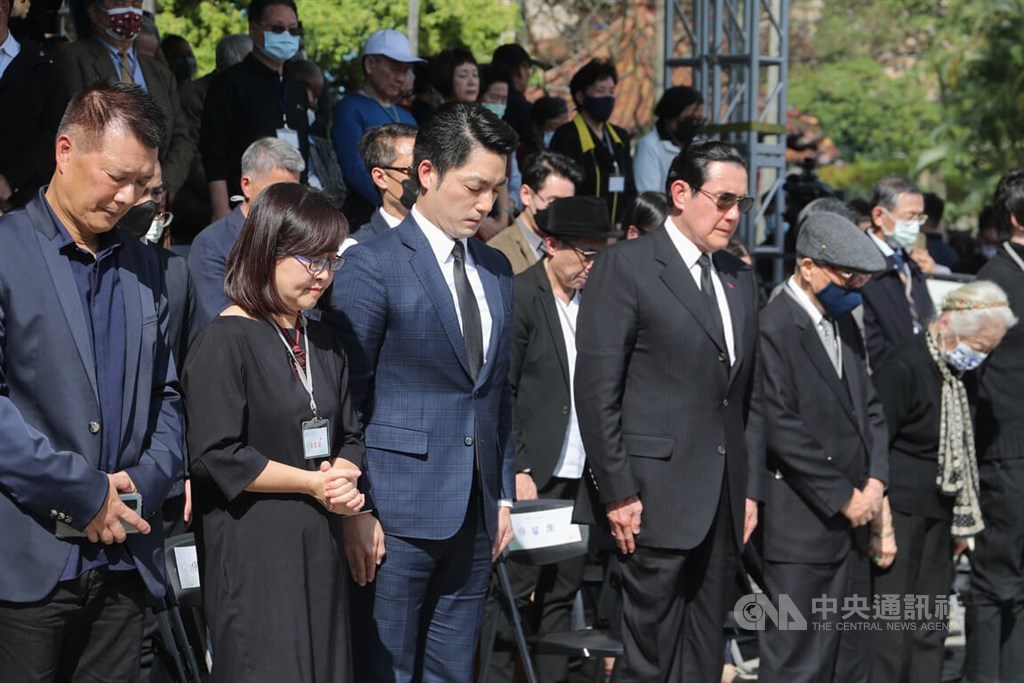 Taipei Mayor Chiang Wan-an (front row, third left) and former President Ma Ying-jeou (front row, fourth right) attend the memorial event at 228 Peace Park in Taipei on Tuesday. CNA photo Feb. 28, 2023