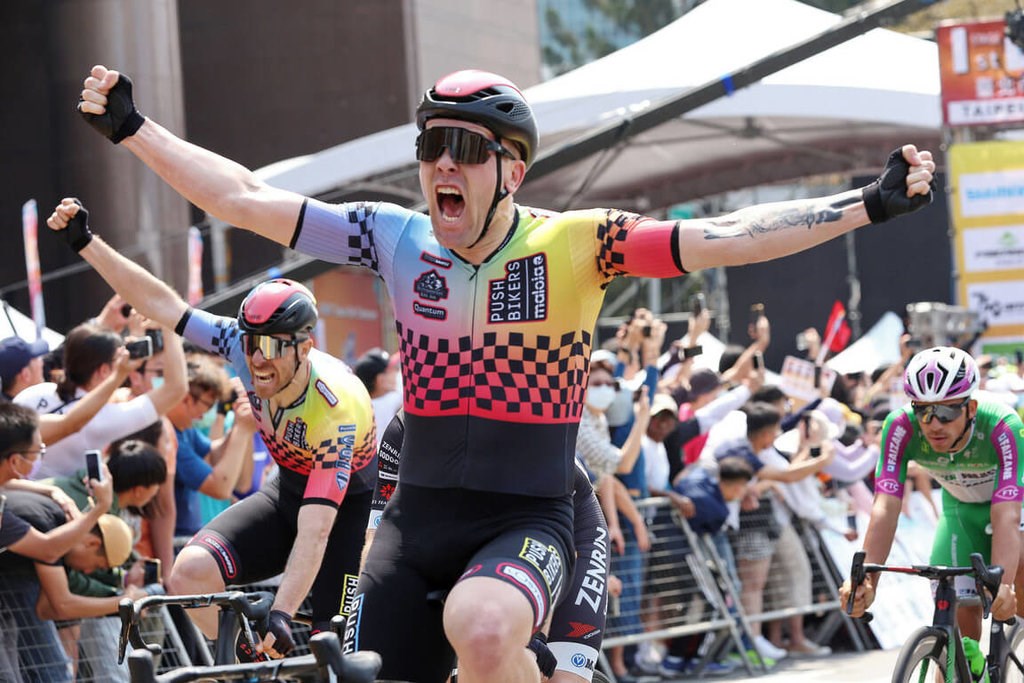 De Nederlandse wielrenner Roy Eefting heeft de eerste etappe van de Tour de Taiwan gewonnen