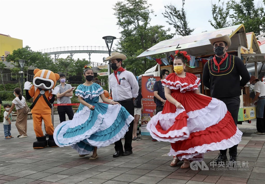 Honduran students in Taiwan dance in Taipei to promote their country at the last stop of an around-the-island tour of four food trucks organized by the Central America Trade Office, for Taiwan