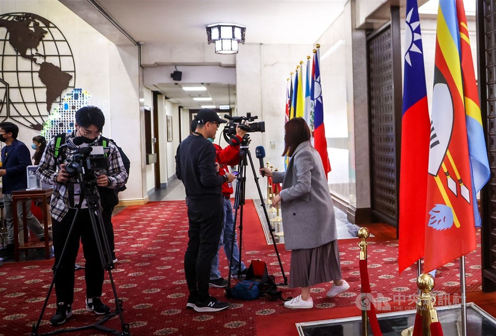 TV reporters prepare in the lobby of the Ministry of Foreign Affairs headquarters in Taipei on Wednesday. CNA photo March 15, 2023