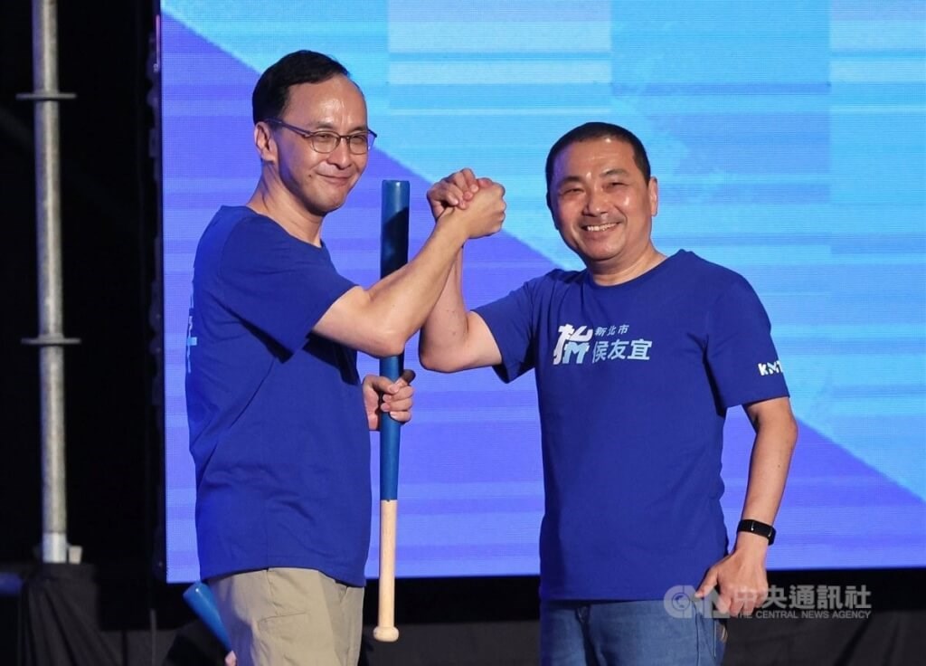 Kuomintang figureheads KMT Chairman Eric Chu and New Taipei Mayor Hou Yu-ih. CNA file photo