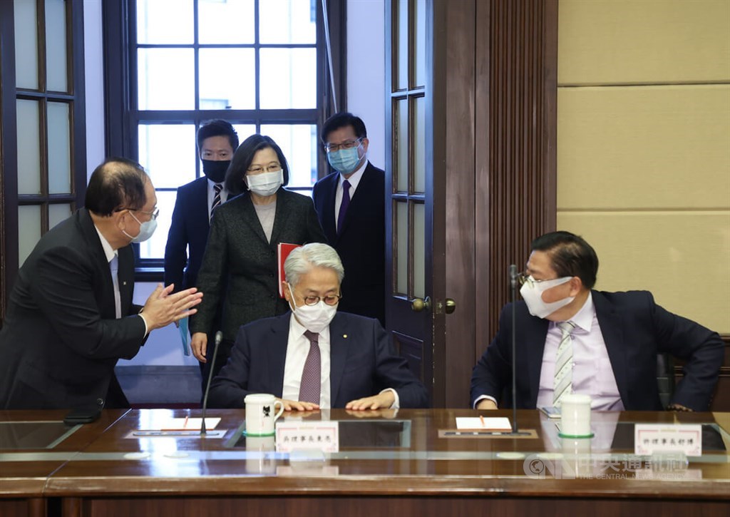 President Tsai Ing-wen (third left) arrives at a meeting with business leaders from Taiwan