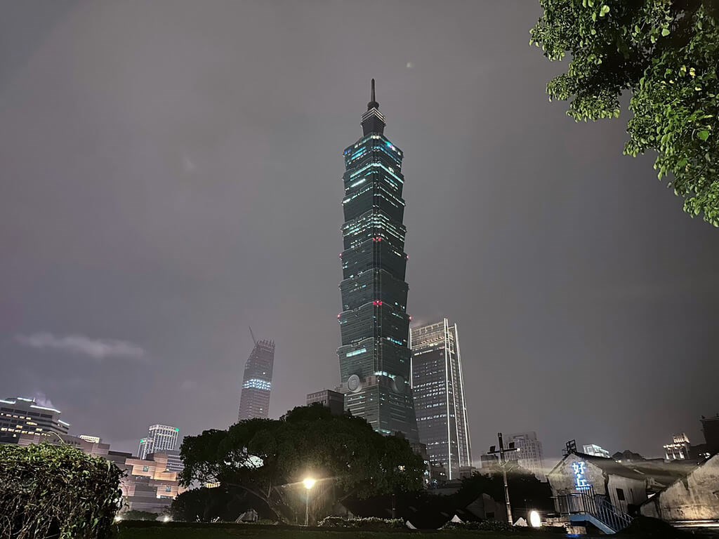 taipei 101 at night