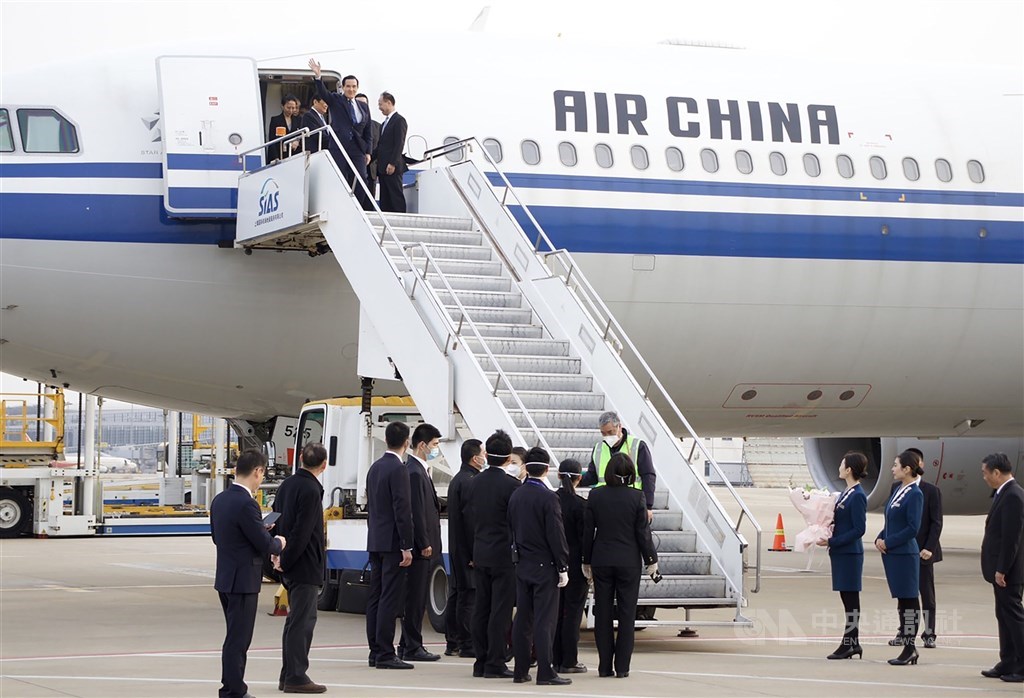 Former Taiwan President Ma Ying-jeou waves his hand to those who receive him at the Shanghai Pudong International Airport Monday after stepping out of the airplane. CNA photo March 27, 2023