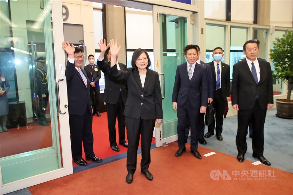 President Tsai Ing-wen (front, center) waves goodbye to reporters and officials at Taiwan Taoyuan International Airport before boarding a chartered flight operated by China Airlines with an Airbus A350-900 jet on Wednesday. CNA photo March 29, 2023