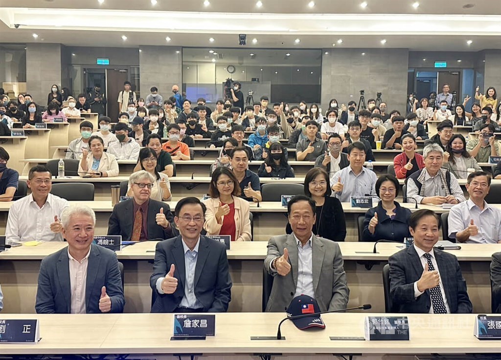 Terry Gou (center, with ROC hat) at a speech Thursday at Tunghai University in Taichung. CNA photo April 27, 2023