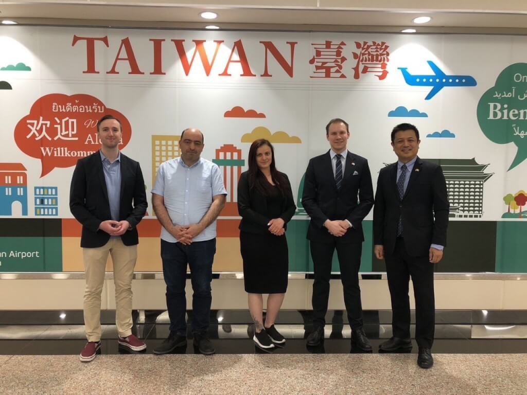 From left, visiting Swedish parliamentarians Rasmus Giertz, Nima Gholam Ali Pour, Sara Gille, and Markus Wiechel, are seen at the Taoyuan International Airport on Sunday. Photo taken from MOFA