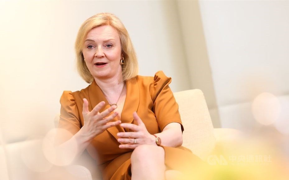 Former U.K. Prime Minister Liz Truss talks about a wide range of topics during an interview with CNA in Taipei Wednesday. CNA photo May 17, 2023