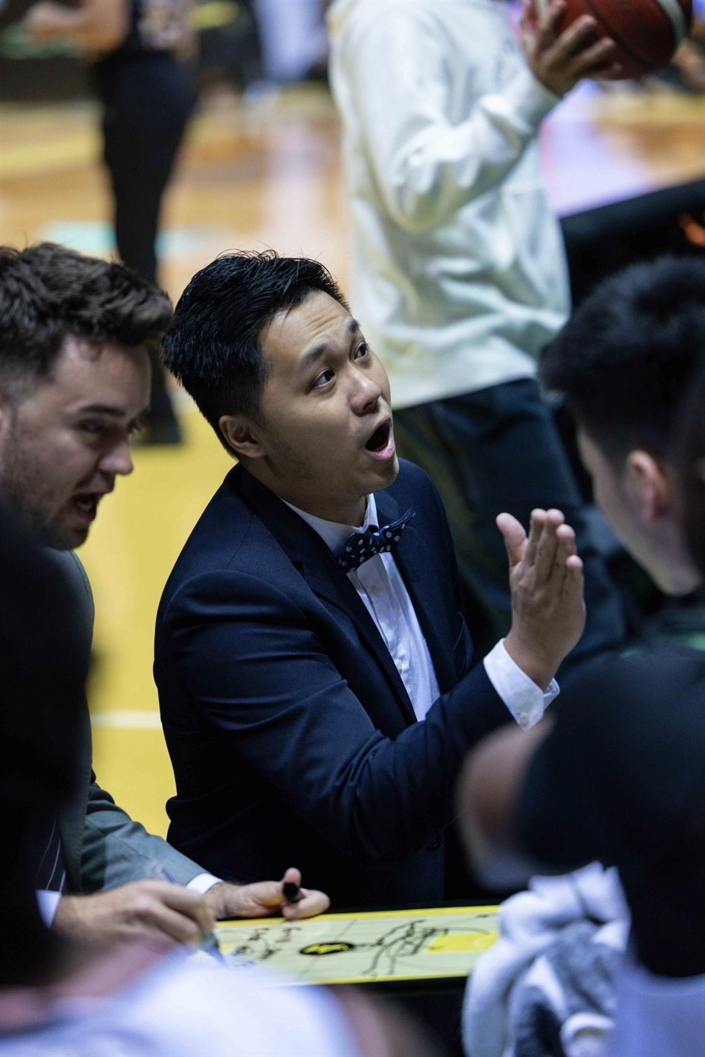 James Lin (林政語, second left), data analyst of the PLG