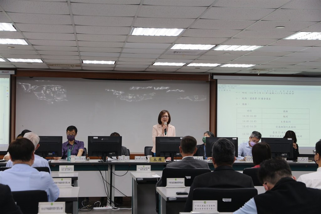 An government official explains to businesses the "First Agreement" to be signed under the U.S.-Taiwan Initiative on 21st Century Trade in this undated photo. Photo courtesy of Ministry of Finance May 23, 2023