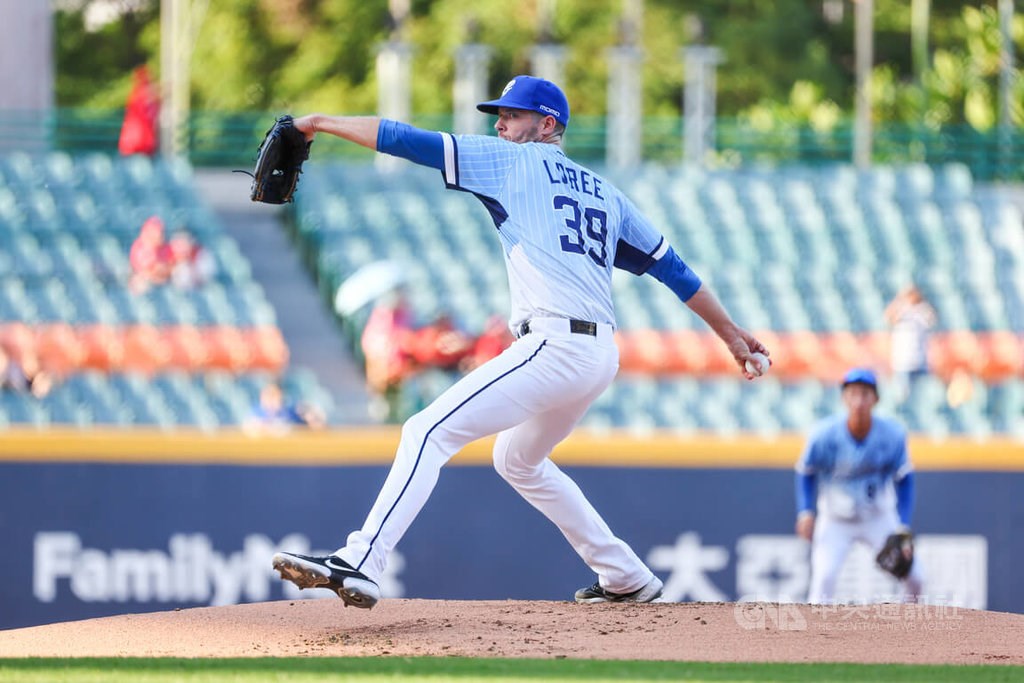 Mike Loree, second-longest tenured foreign player in CPBL history, retires  from baseball - World Baseball Softball Confederation 