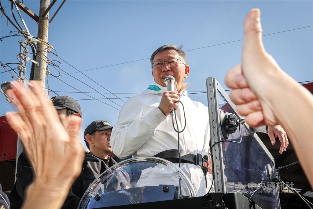 TPP candidates Ko and Wu make election push with motorcade tour