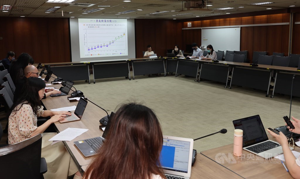 Taiwan's economic indicators show warming economy in April - Vimarsana News