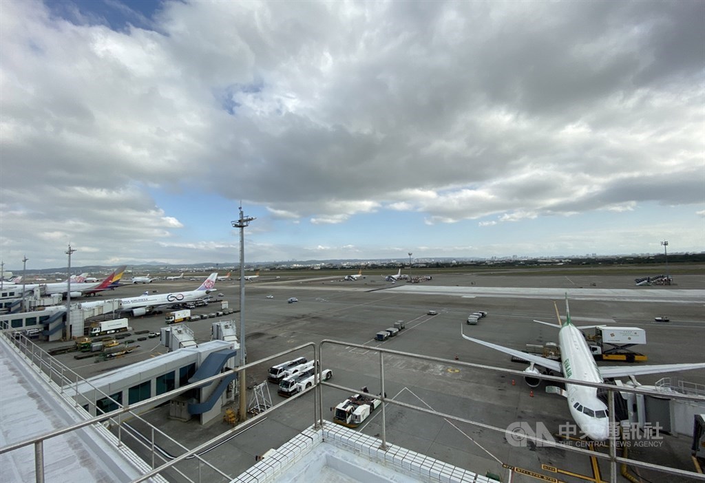 International flight schedules disrupted as Typhoon Danas nears Taiwan (update)