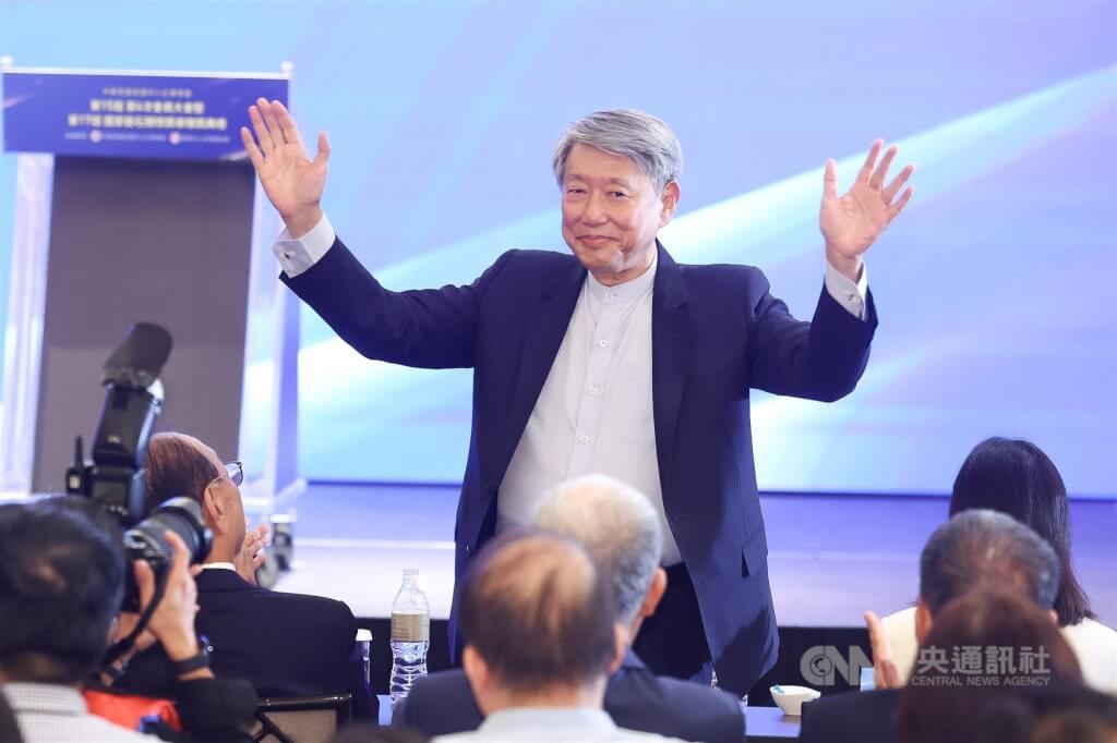 Economics Minister Kuo Jyh-huei resigns citing health