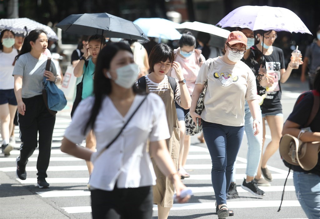 Scorching heat continues in Greater Taipei, 38°C highs expected