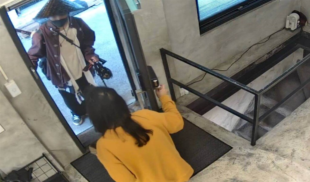 Man crossing Taiwan in samurai outfit questioned by police over sword