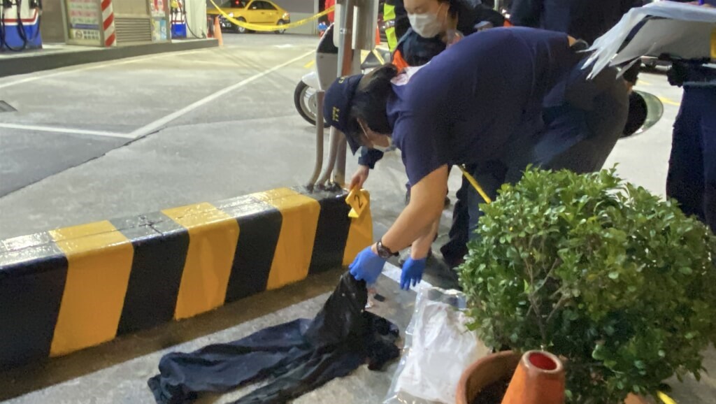 2 hospitalized after man self-immolates at New Taipei gas station