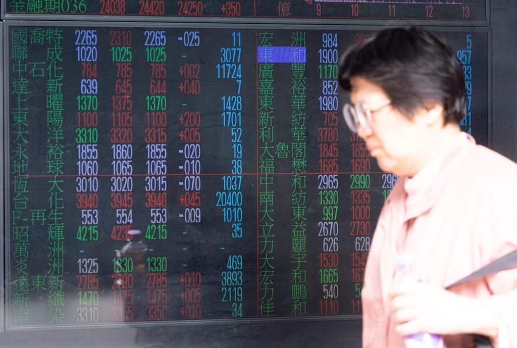Taiwan shares rebound, return to 32,000-point mark