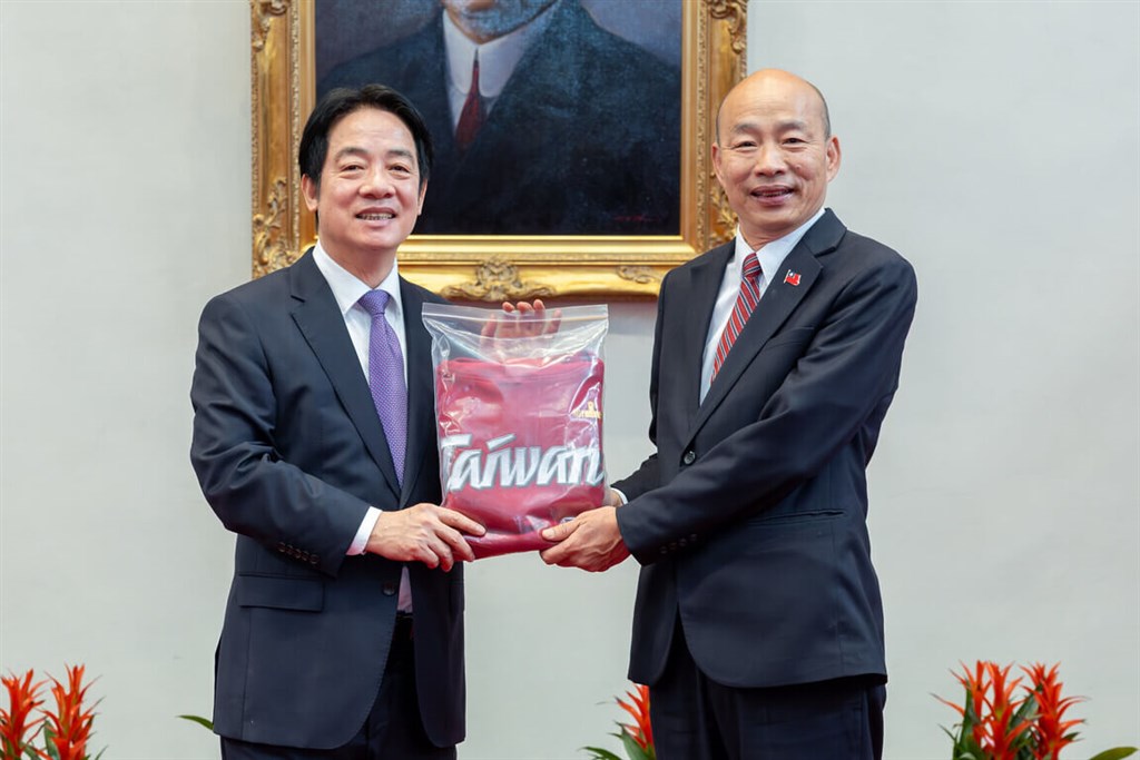 Lai signals willingness to address legislature after 5-branch tea party