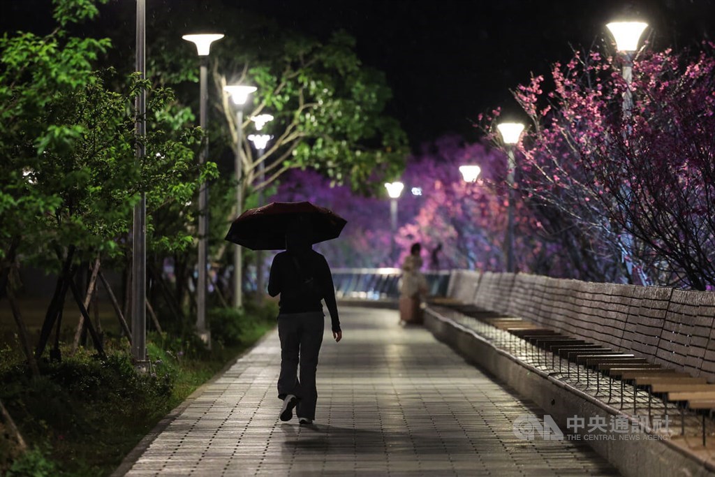 Brief showers expected across Taiwan Monday through Wednesday